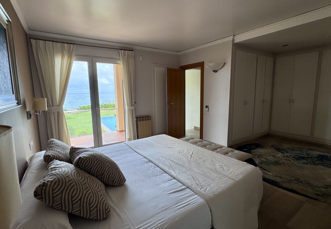 Villa en Denia - VILLA PRIMERA LINEA  LM-080
