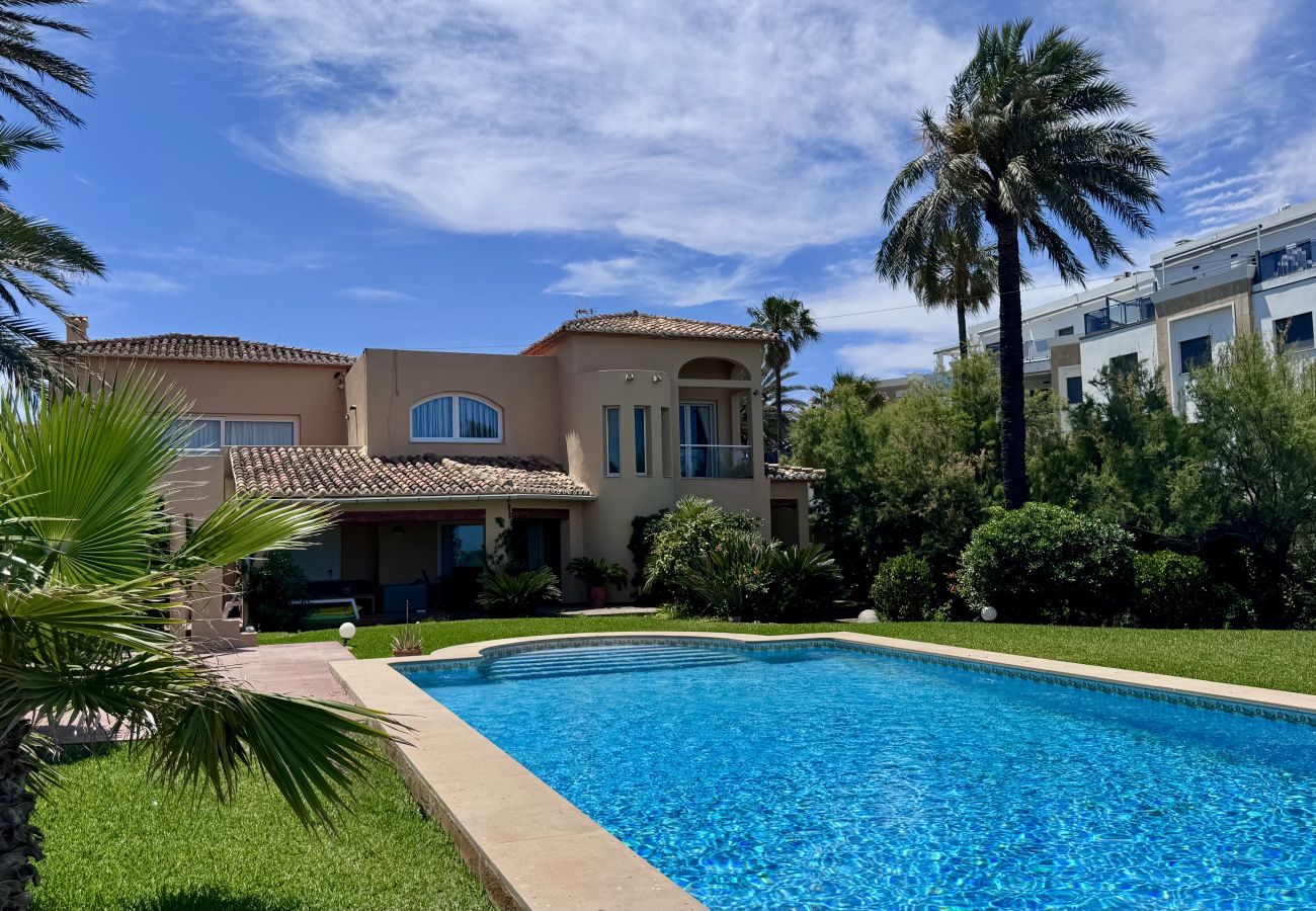 Villa en Denia - VILLA PRIMERA LINEA  LM-080