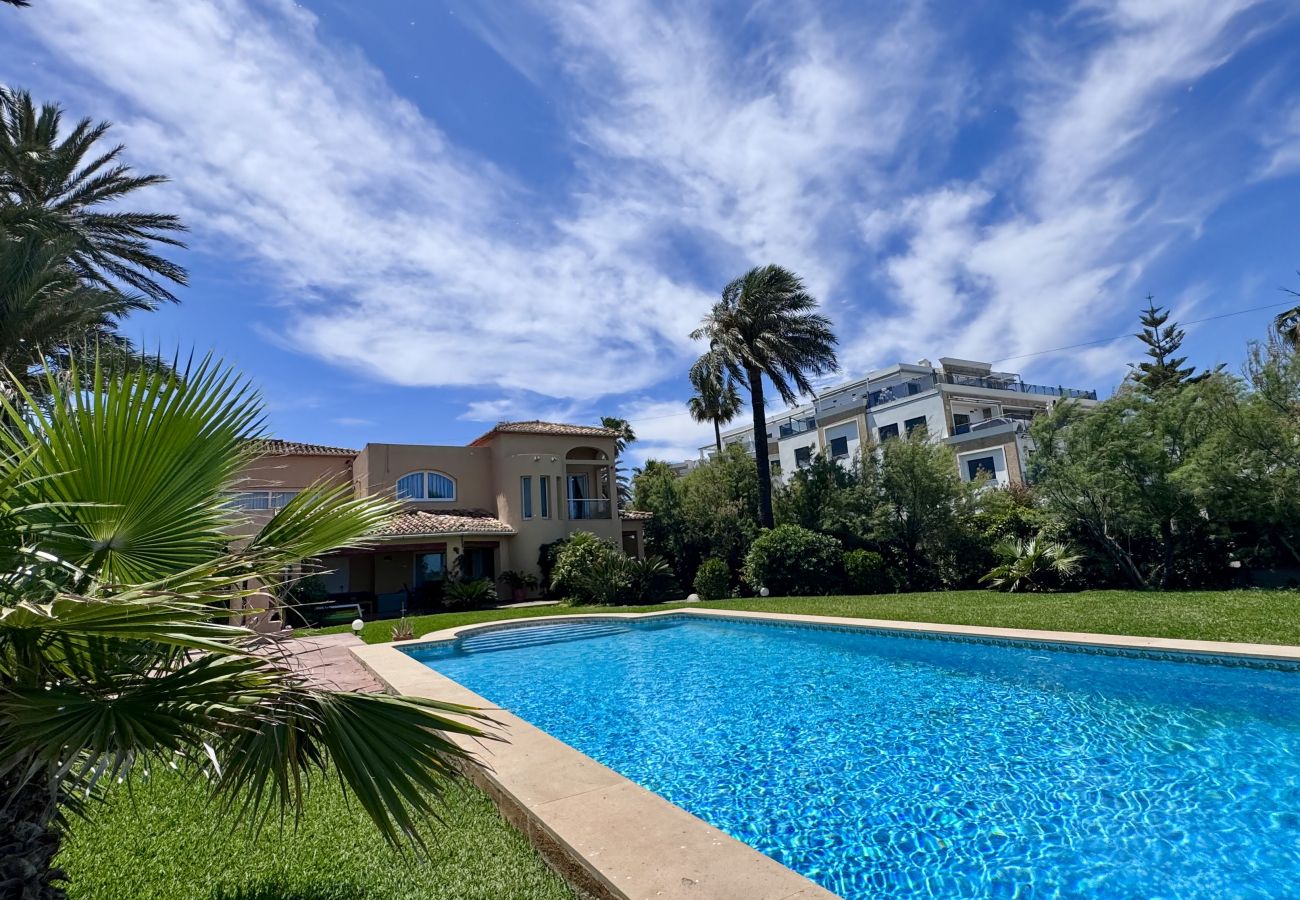Villa en Denia - VILLA PRIMERA LINEA  LM-080