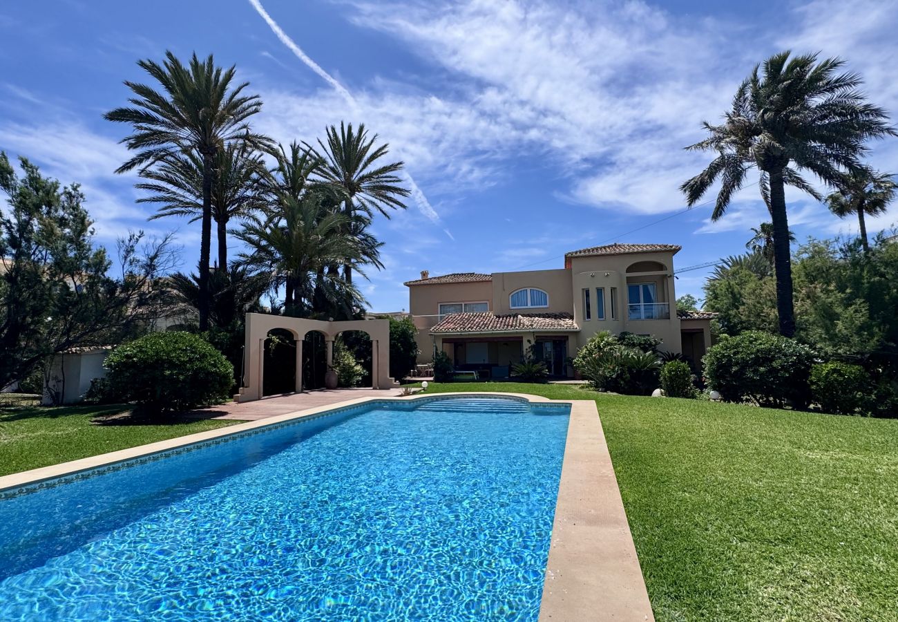 Villa en Denia - VILLA PRIMERA LINEA  LM-080