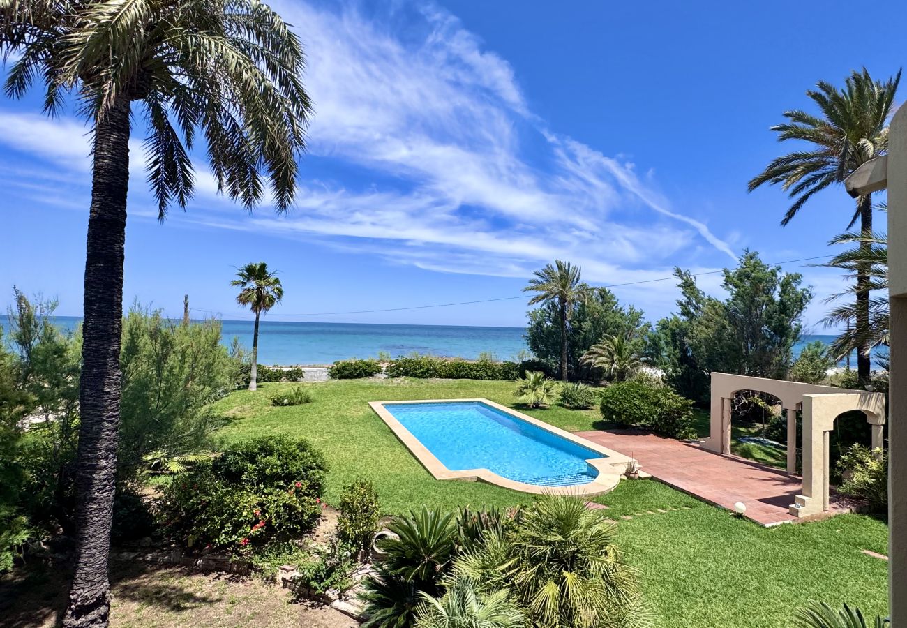 Villa en Denia - VILLA PRIMERA LINEA  LM-080