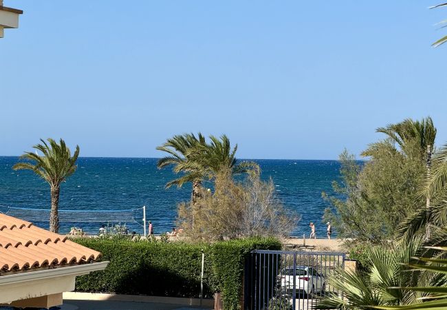 Ferienwohnung in Denia - CARLTON 5 Erste Strandreihe mit großer Terrasse Ferienwohnung in Denia - CARLTON 5 Erste Strandreihe mit großer Terrasse