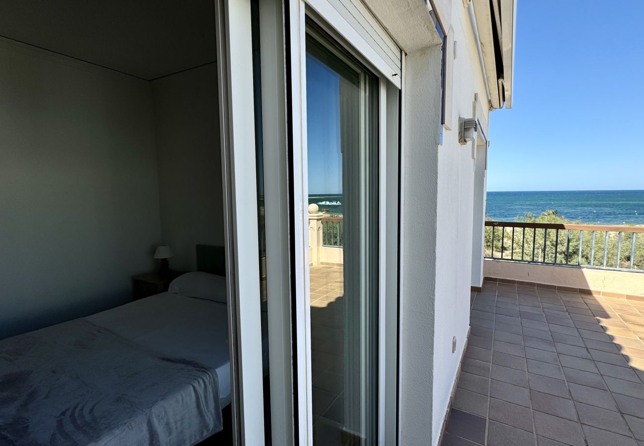 Apartment in Denia - CARLTON 131 beachfront, large terrace