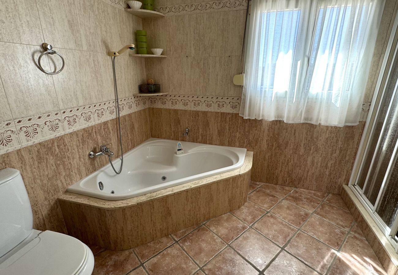 Apartment in Denia - CARLTON 131 beachfront, large terrace